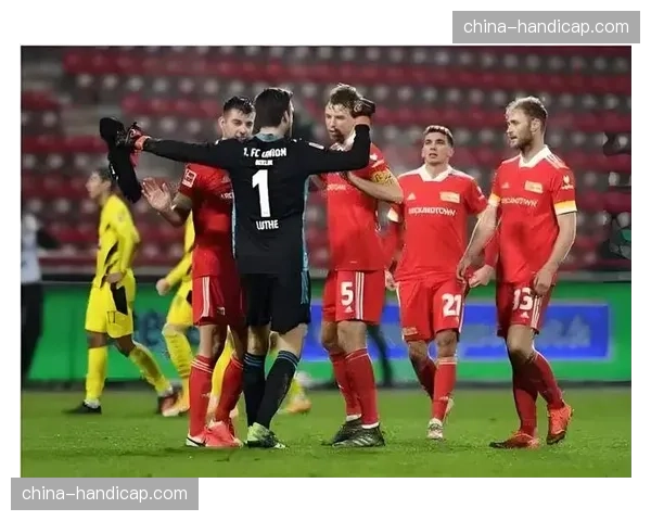 特写：柏林联合老将特里梅尔完成职业生涯第500次德甲出场