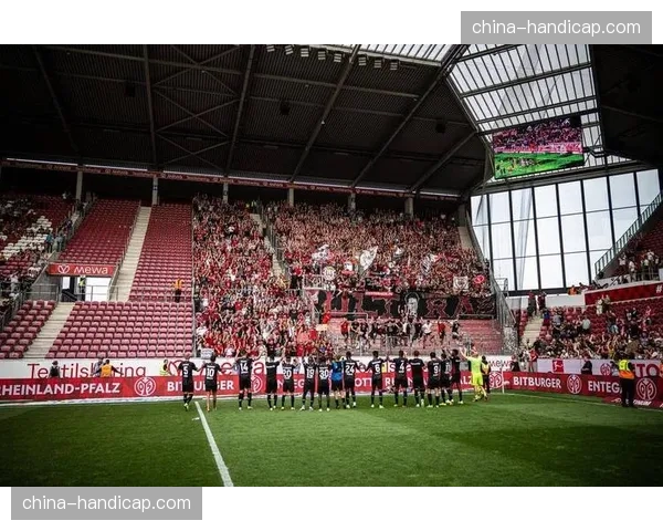 拜仁4-0大胜奥格斯堡,控球率72%创赛季新高 拜仁4-0大胜奥格斯堡,控球率72%创赛季新高